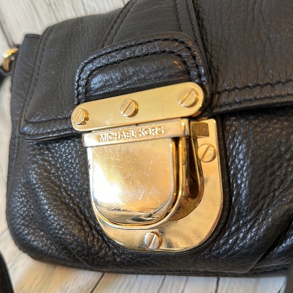 Michael Kors pebbled soft leather crossbody - Picture 3 of 11